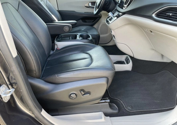 Chrysler Pacifica cena 129000 przebieg: 95000, rok produkcji 2020 z Czaplinek małe 596